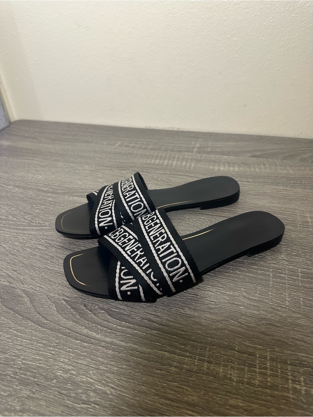BCBG Black and White Logo Slide Sandals, SZ 9,5
